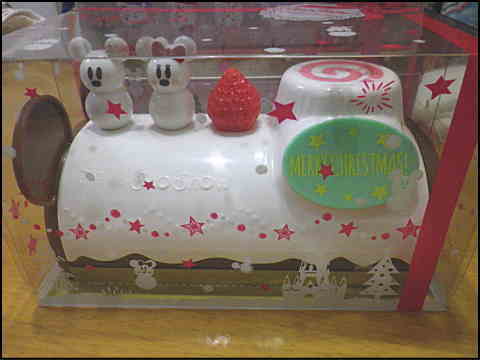 ディズニーシーのクリスマスのおみやげはミッキーとミニーのクリスマスのロールケーキ